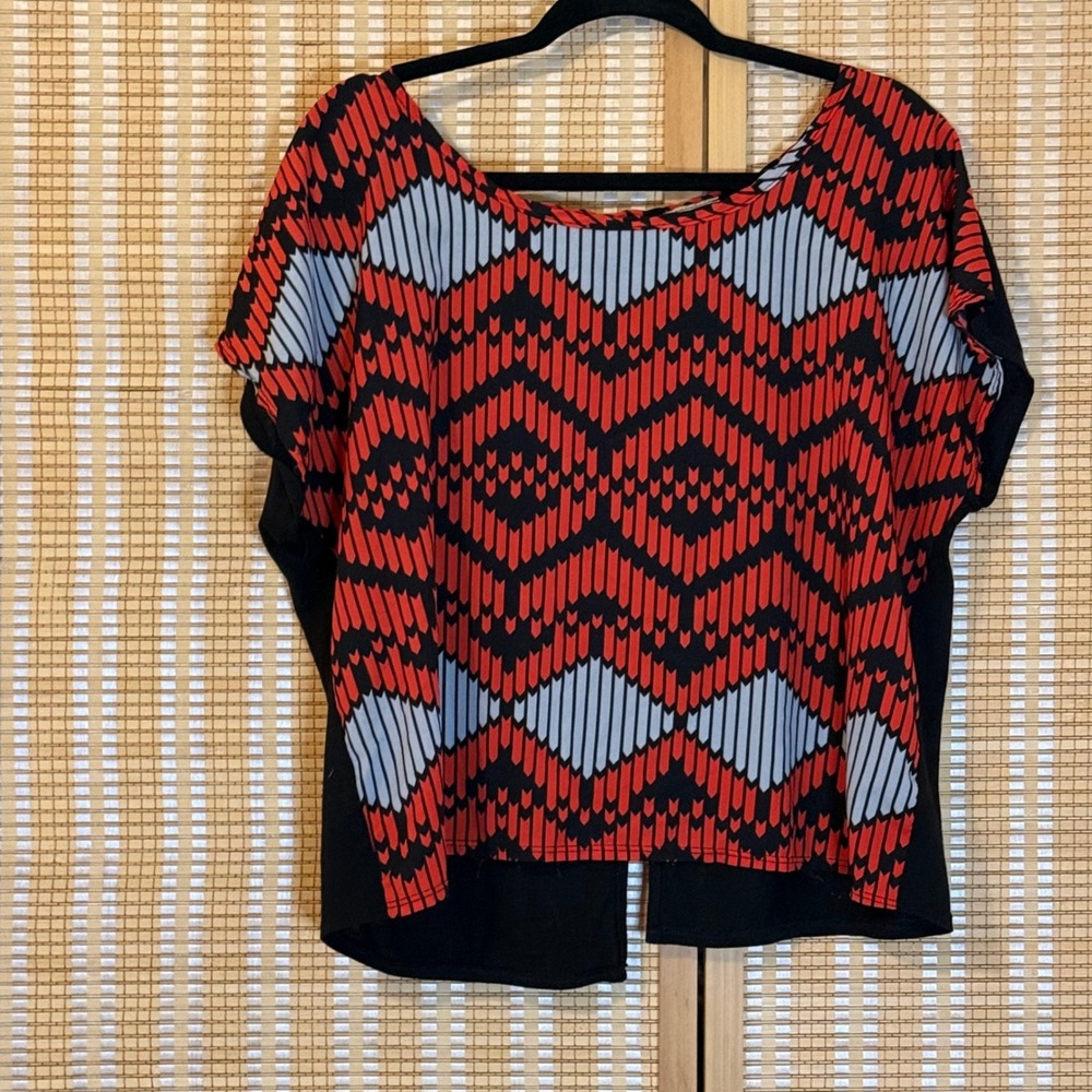 Cozy Casual Womens Geometric Chevron Print Open Button Back Top Red Black L